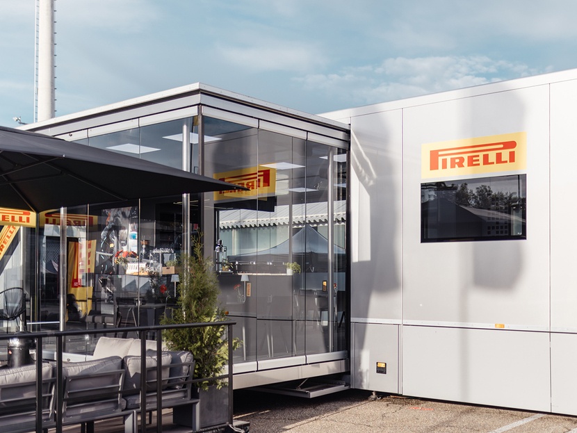 468213_glasscube-x-ray-black