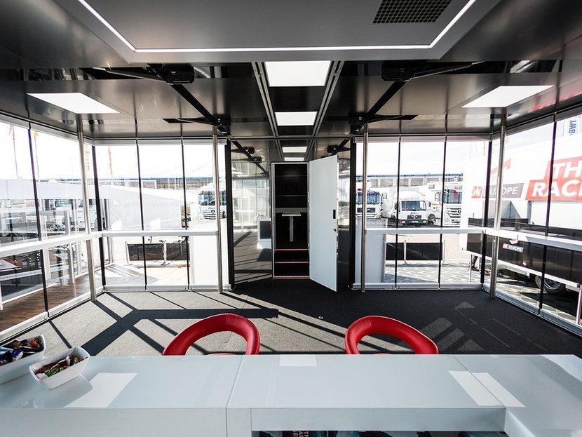 468213_glasscube-x-ray-black