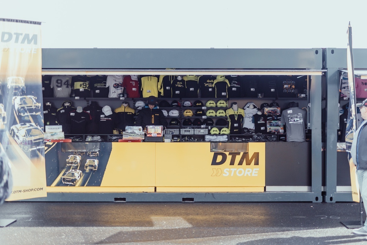 16775_-_dtm-nrburgring-fanarea-.jpg