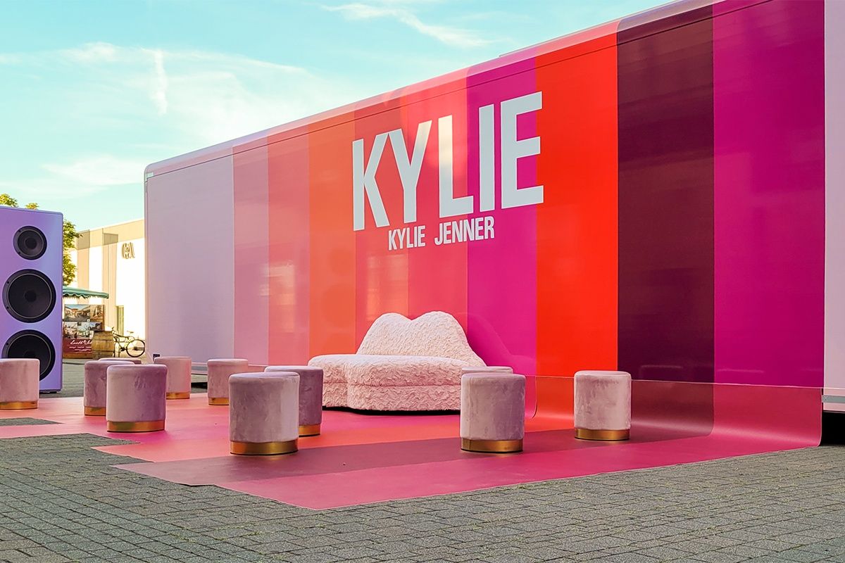 Kylie Jenner Roadshow Expandable